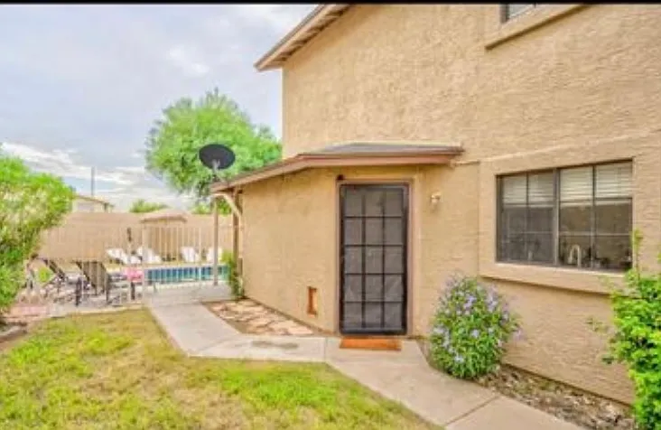 3721 W Waltann Ln — Photo 3
