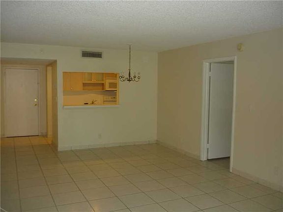 4th image of 200 Lakeview Dr APT 103