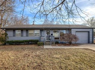 8209 W 71st St, Overland Park, KS 66204