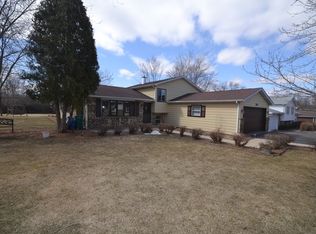 564 N Greenleaf St, Gurnee, IL 60031