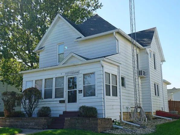 326 N Stockton St, Stockton, IL 61085