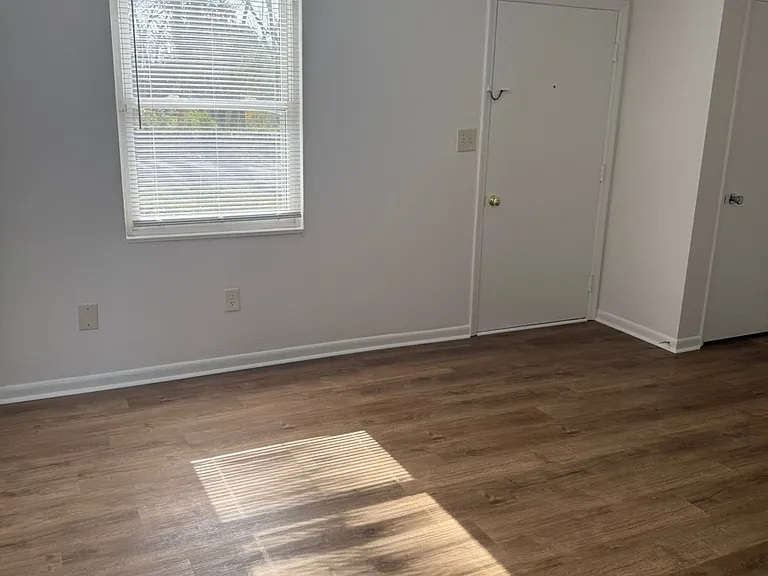 603 2nd St #6 — Photo 3