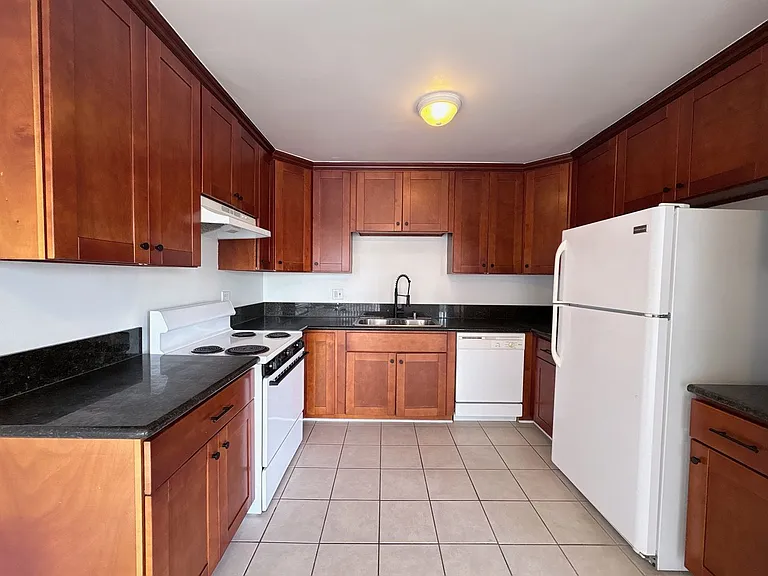 8061 Romaine St — Photo 7