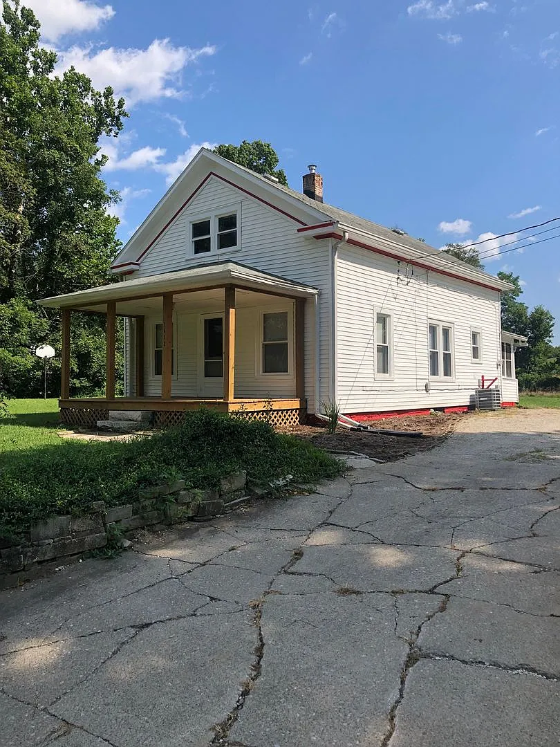 "The Schoolhouse," 3 Bed/1 Bath Home Across From Iu Baseball! — Photo 2
