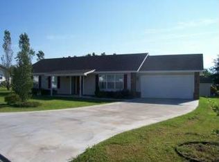 502 Persimmon St SW, Gravette, AR 72736