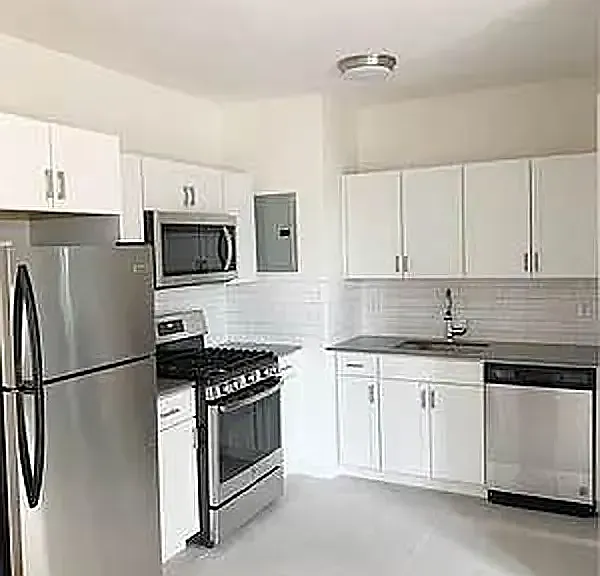 25-21 31st Ave #B54 — Photo 2