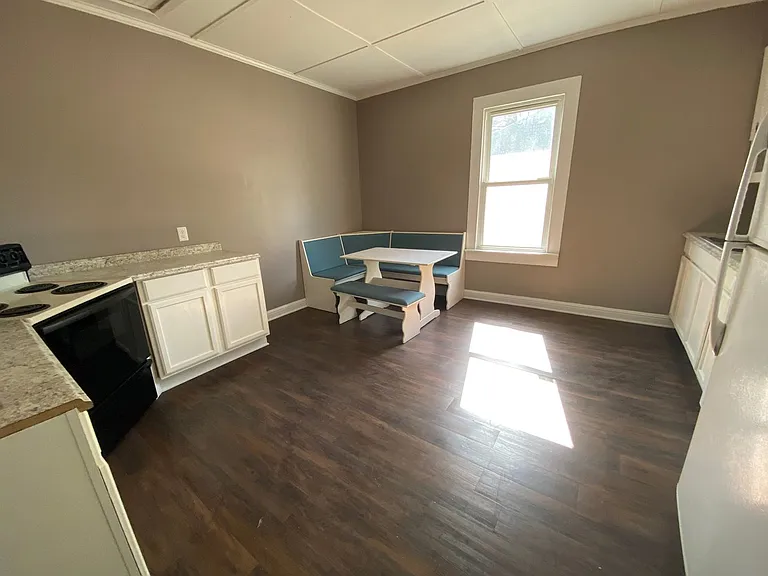 130 Oak St — Photo 20