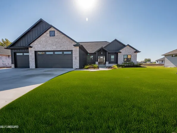 107 Beckerae Ct, Wrightstown, WI 54180
