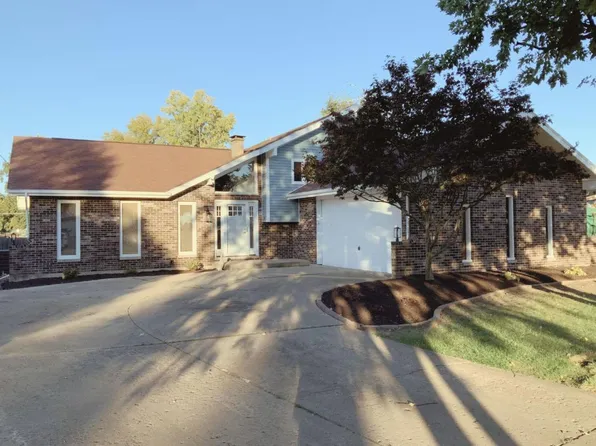 2211 Brookwood Ct, Joliet, IL 60435