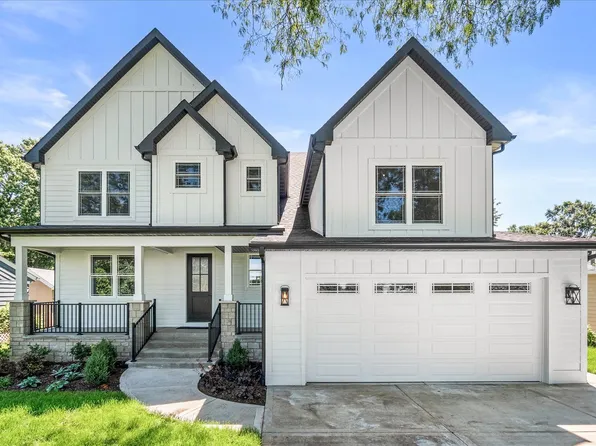 520 N Sleight St, Naperville, IL 60563