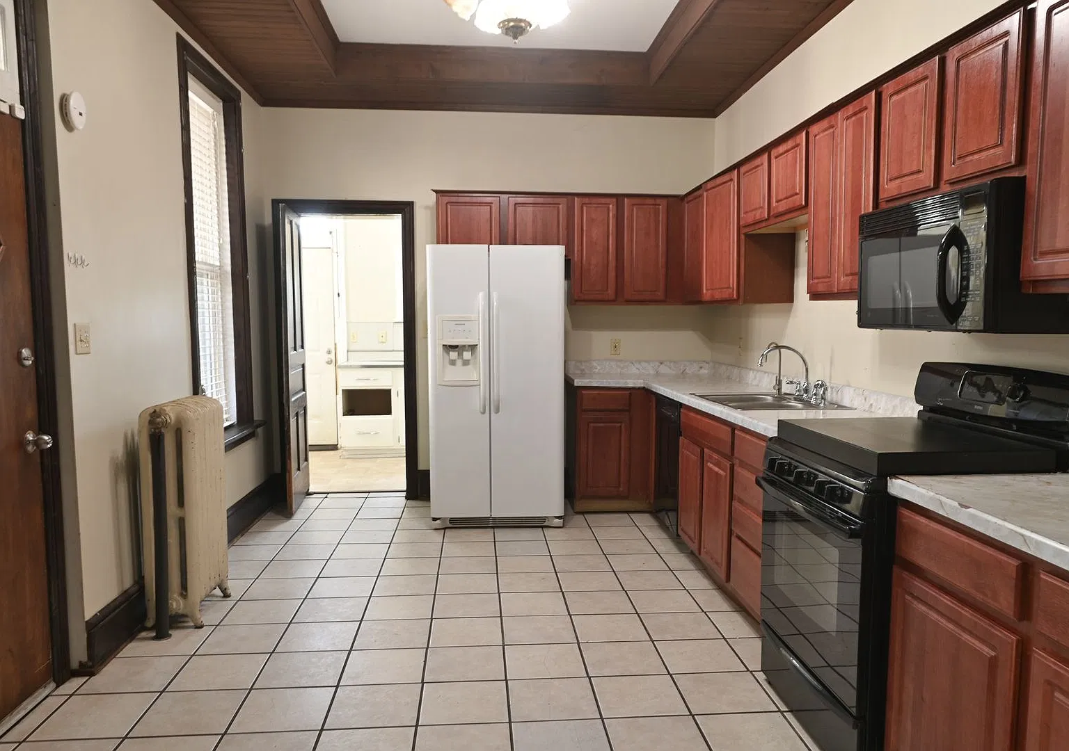 Large Single-Family Home on 3rd Street with Garage Parking — Photo 3