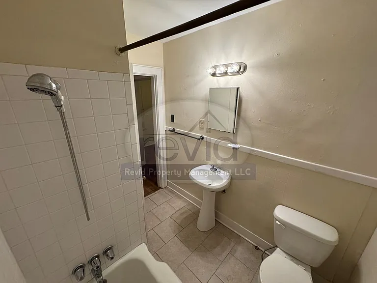 585 N Avalon St — Photo 9