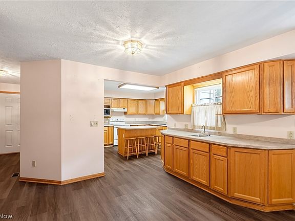 5th image of 3504 Lakeview Blvd