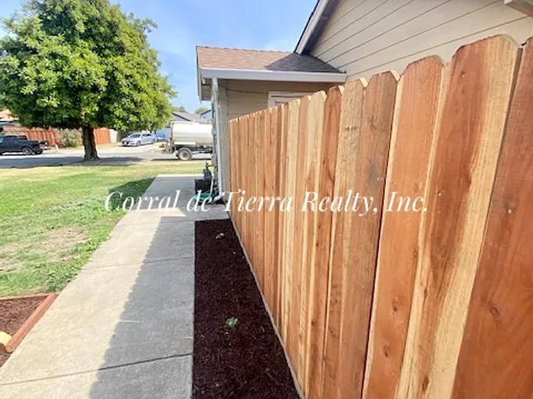 47 Julia Ave — Photo 10