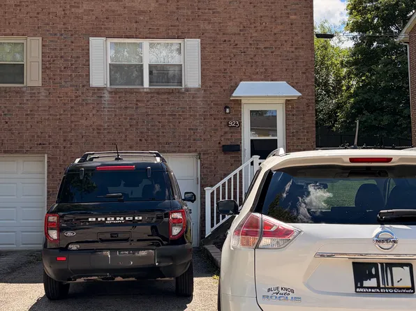 923 Academy Heights Dr #923, Greensburg, PA 15601