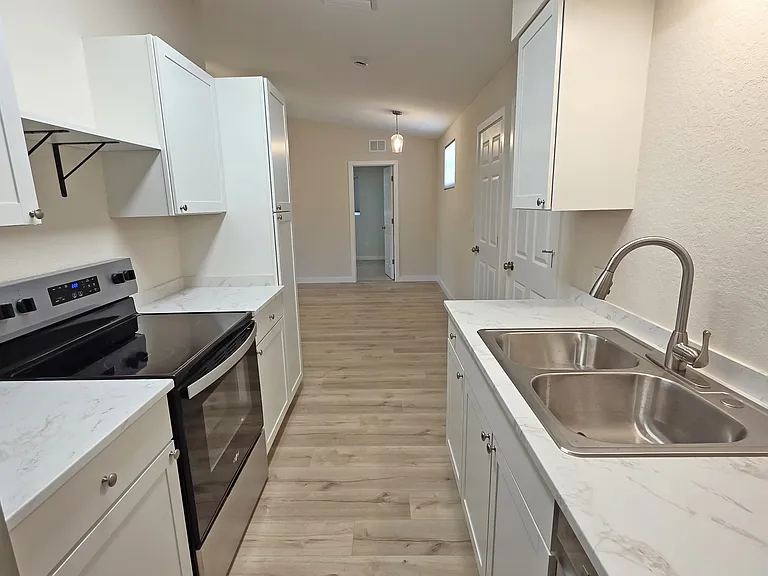 5325 Desoto Pl #B — Photo 17