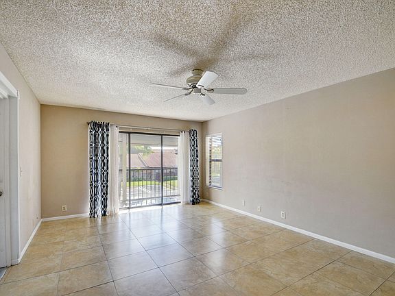 4th image of 802 Sky Pine Way #C2