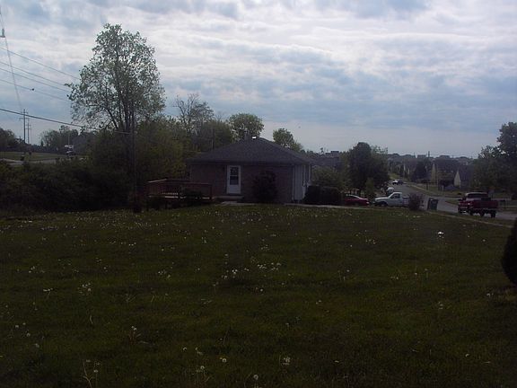 3rd image of 141 Lauren Dr