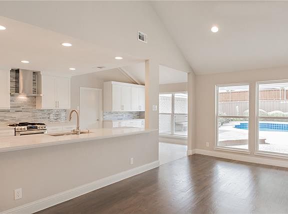 3rd image of 6722 Caulfield Dr