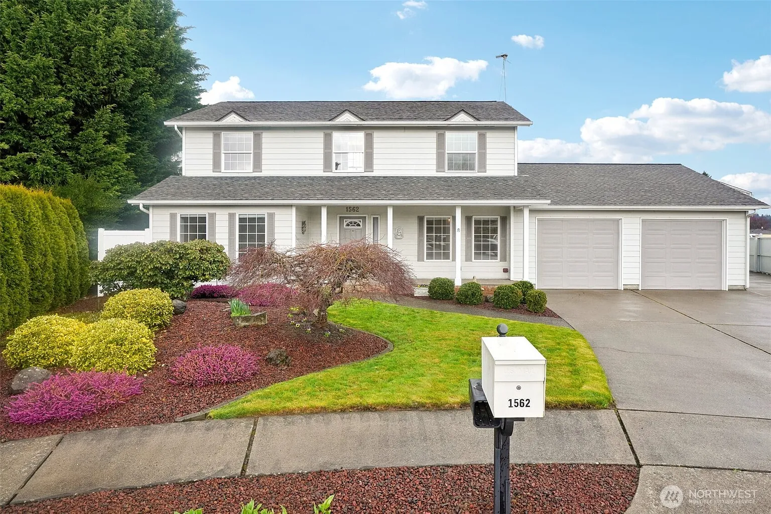 1562 Floral Court photo 1