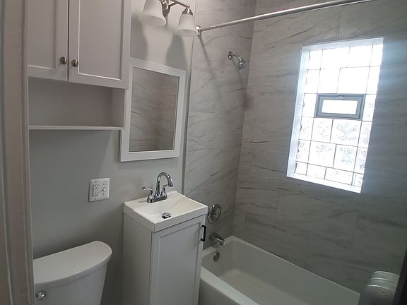 5th image of 422 S Taylor Ave