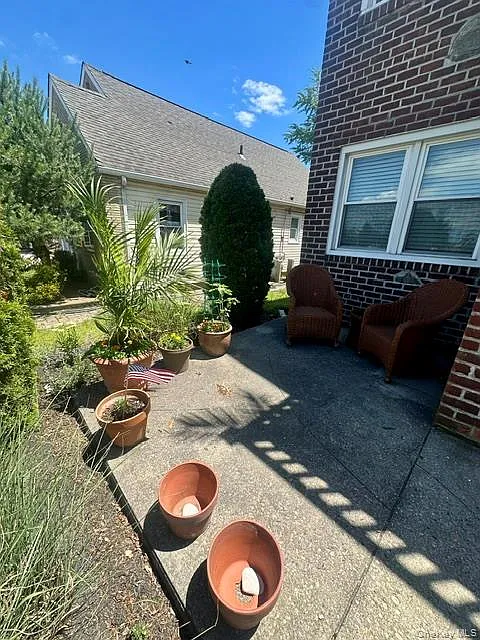 2 bed, 1.0 bath, 2051 sqft, $3,625 — Photo 2