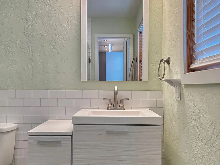 4720 NE Macarthur Cir — Photo 27