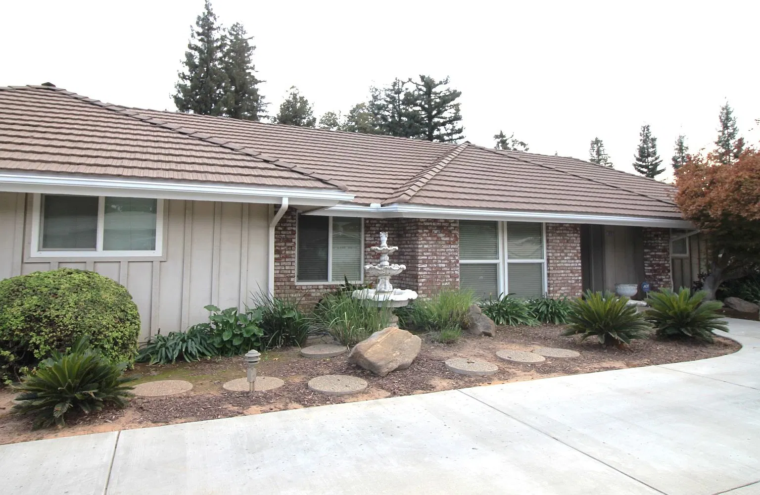 Beautifully Kept Home in Figarden w/ Pool & RV Parking — Photo 2