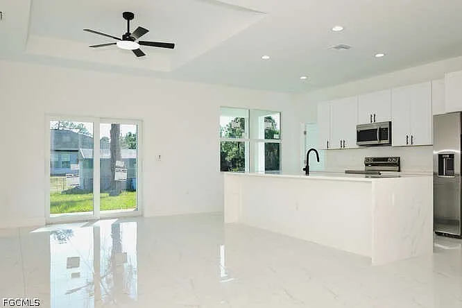 3 bed, 2.0 bath, 1300 sqft, $1,800 — Photo 4