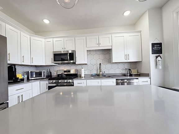 2nd image of 9 Bailey Ave #Dd3b5bdbf