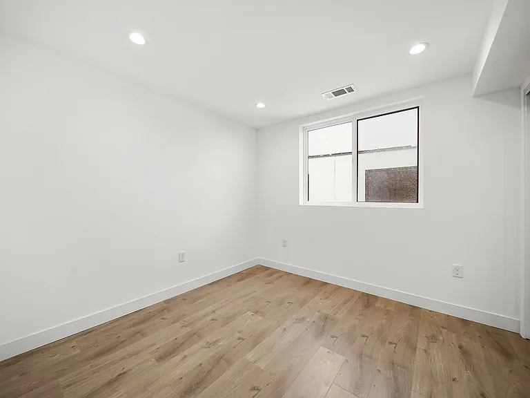 171 S Hoover St — Photo 23