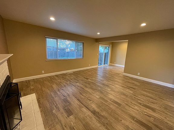 3rd image of 404 Pinehurst Ave #406