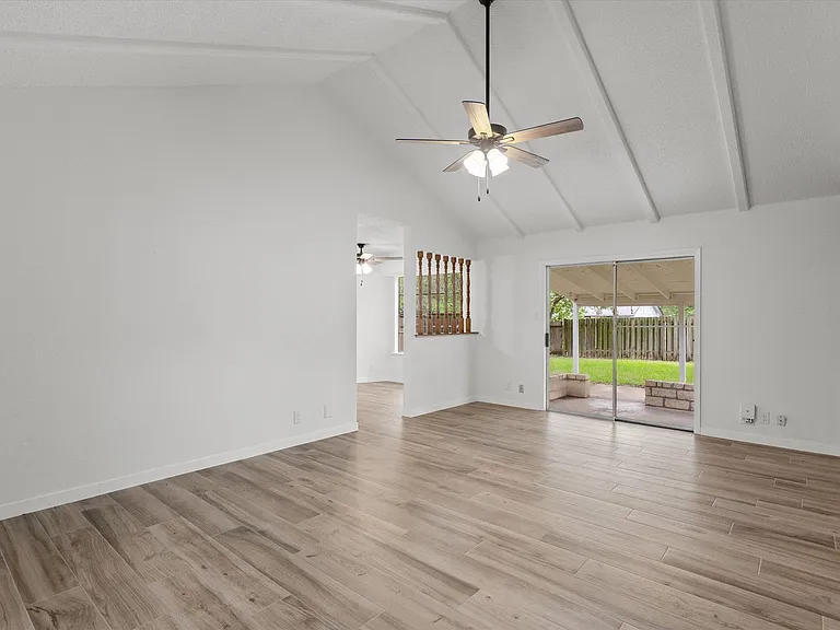703 Huntingdon Pl — Photo 4