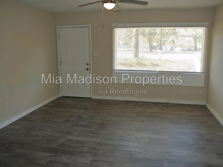 201 Sea Island Dr — Photo 8