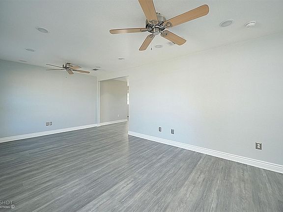 5th image of 1133 Green St
