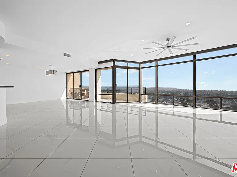 4267 Marina City Dr #Penthouse 4 — Photo 4