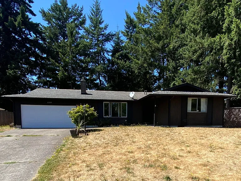 1335 Woodglen St NE — Photo 1