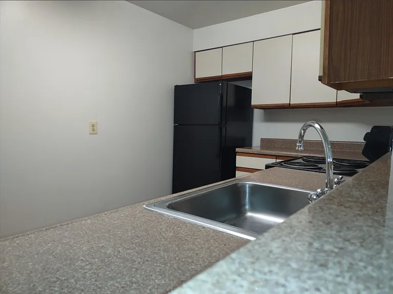 Marlboro Classic Apt & Redwood Square — Photo 70