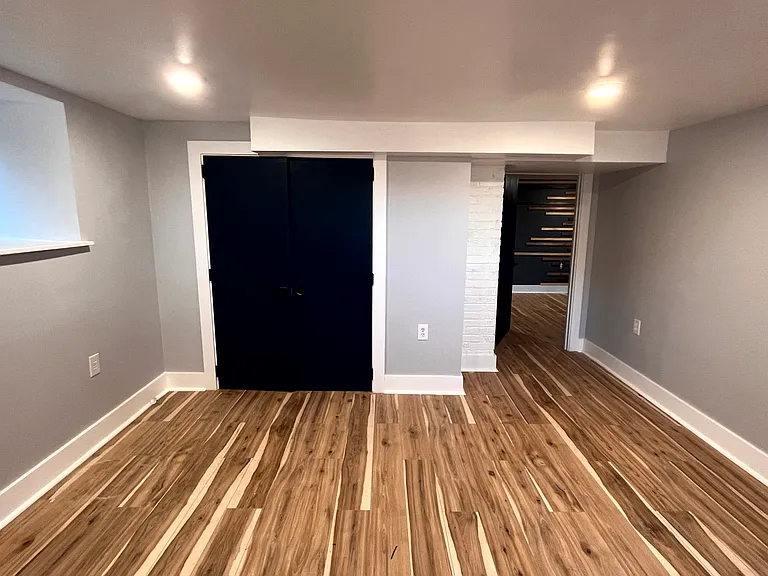 5737 Hobart St #1 — Photo 16