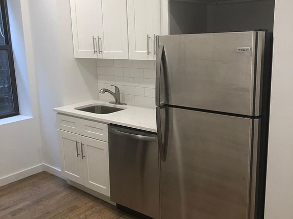 4th image of 118 Jewett Ave APT 23
