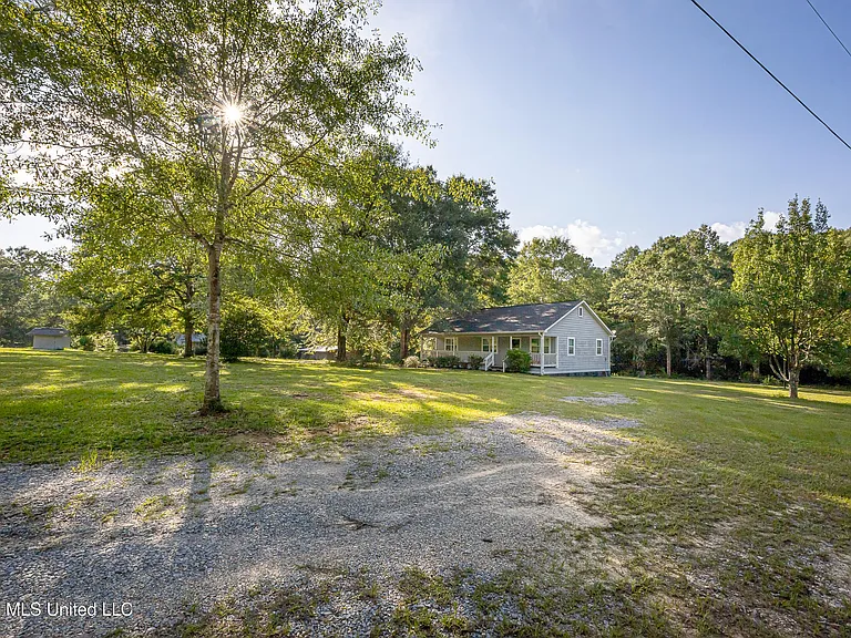 20608 Scarborough Rd — Photo 1