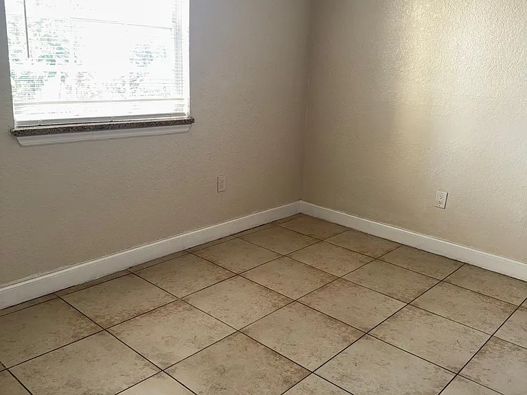 3926 Versailles Dr #B — Photo 13