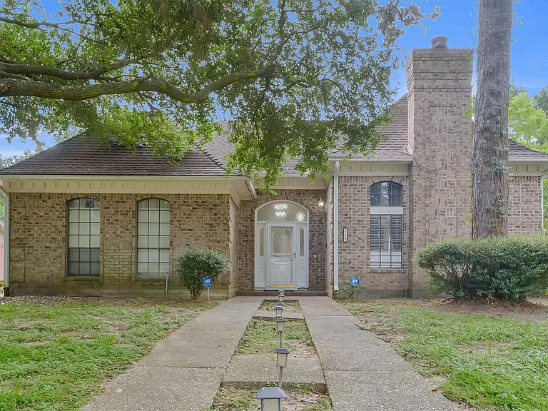 12407 Rosehill Ln — Photo 2