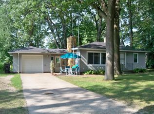 129 Scotts Dr, Holland, MI 49424