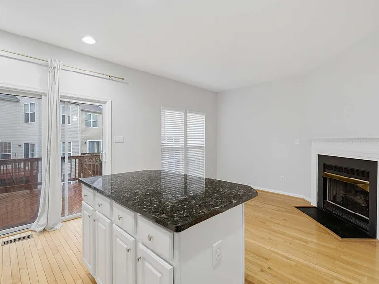 45570 Trestle Ter — Photo 11