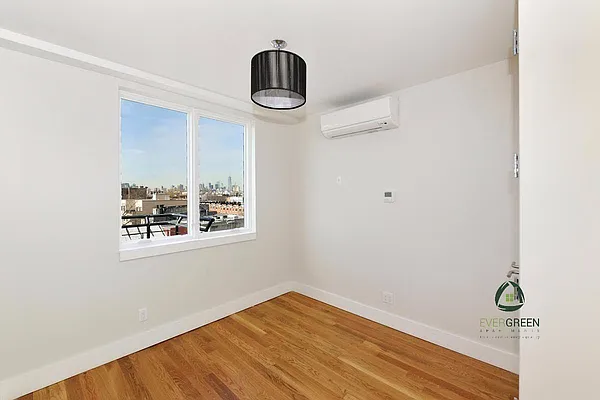 Rented by Evergreen Apartments BK | media 25