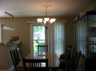 1401 Hodlmair Ln, Elk Grove Village, IL 60007