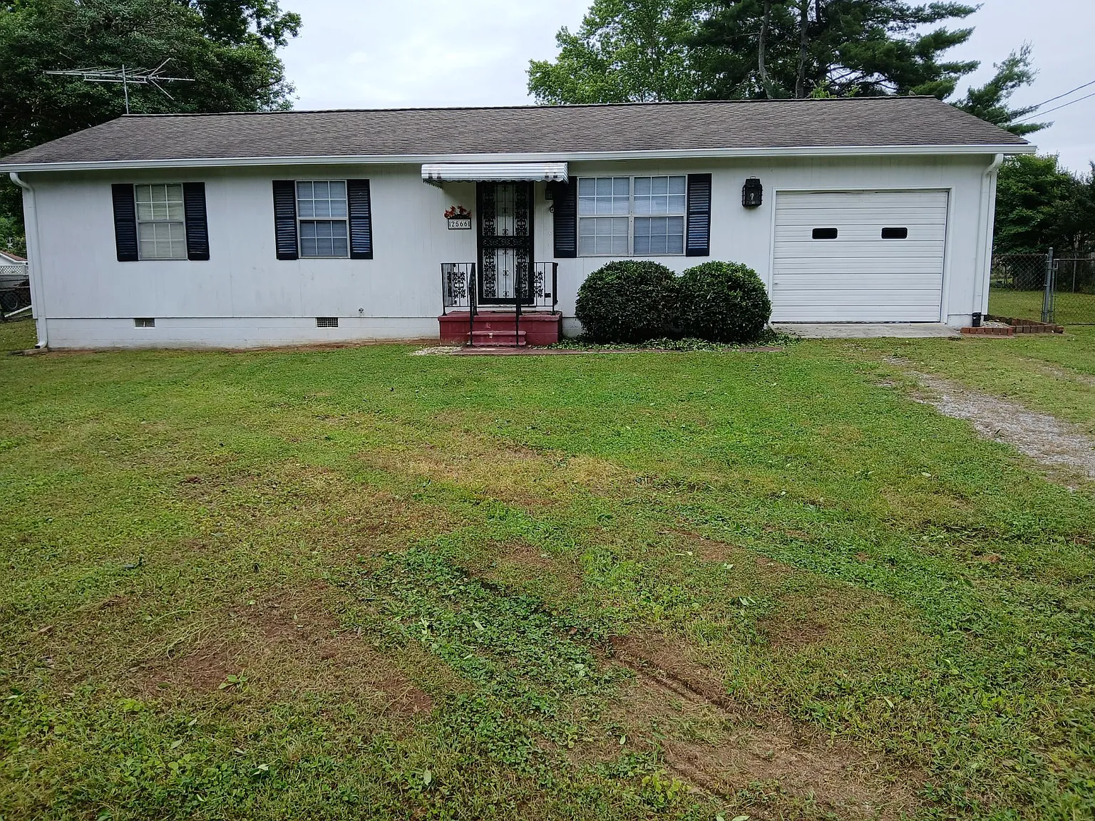 3 bed, 1040 sqft, $1,500 — Photo 2
