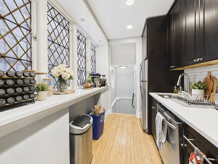 Beautiful 2 Bed 2 Full Bath Available In The Heart Of Rittenhouse Square! Free Water Pets And Gas — Photo 7