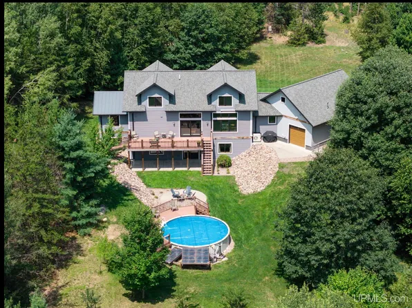 122 Norway Trl, Marquette, MI 49855